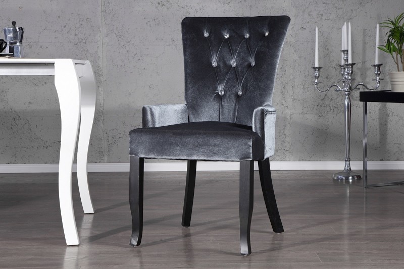 Fauteuil baroque en velours gris style capitonné