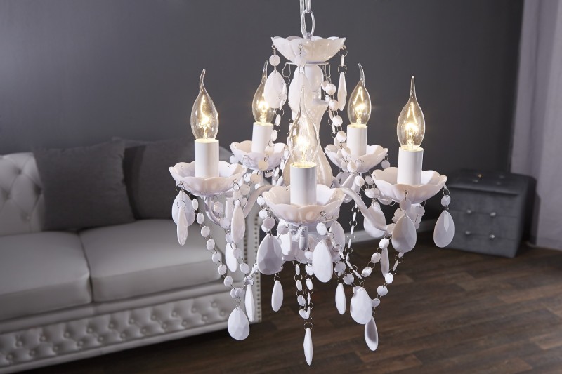 Lustre chandelier design avec 5 lumières en acrylique transparent